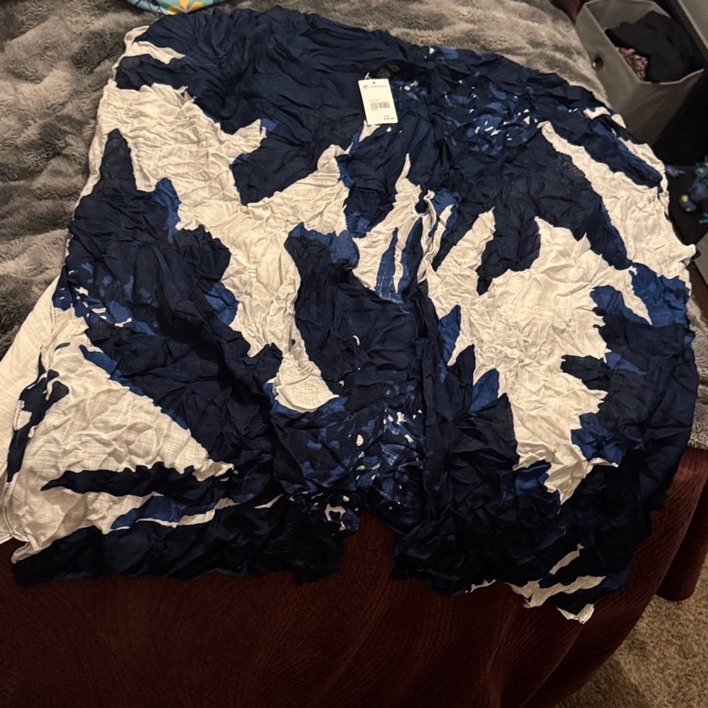 Versona Navy and White